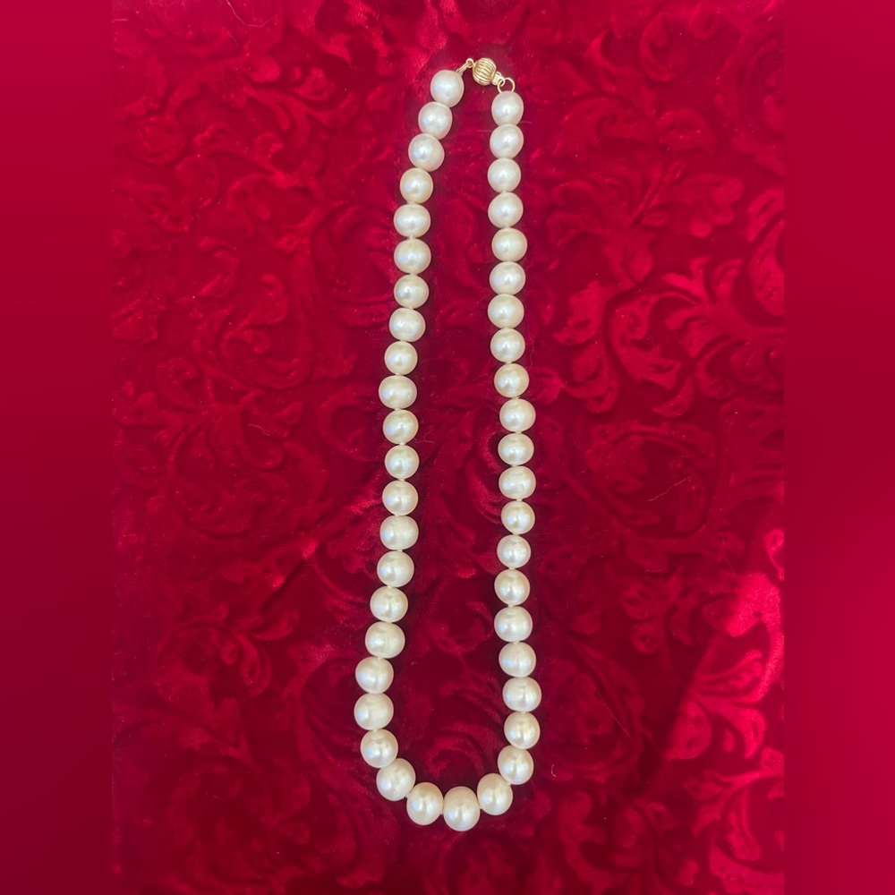 Elegant 18” long 12MM genuine fresh water Pearls -new